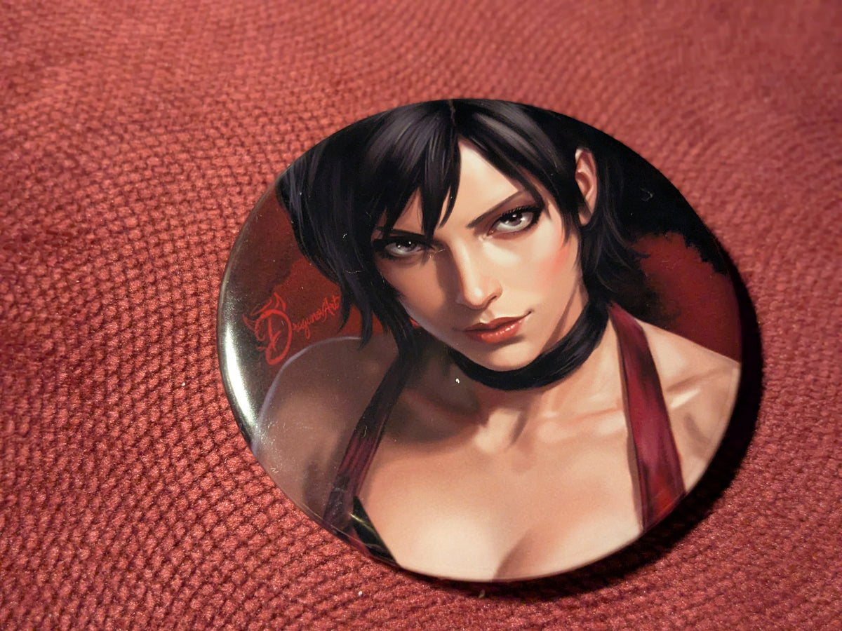 Ada Wong - Resident Evil - Metal Badge 58mm [Flaws]